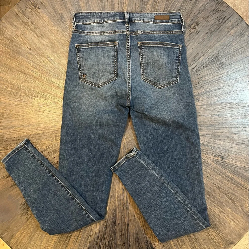 Kut from the Kloth Toothpick‎ Skinny High-rise Classic Blue Denim Jeans. Size 2.